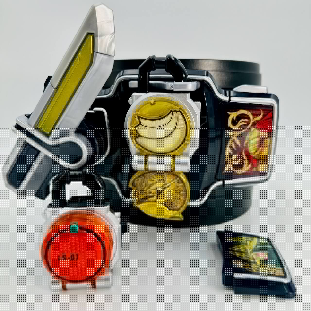Bandai toy belt [BOXED] Kamen Rider Gaim: DX Sengoku Driver Set (Original Released Ver. with Two Lockseeds)