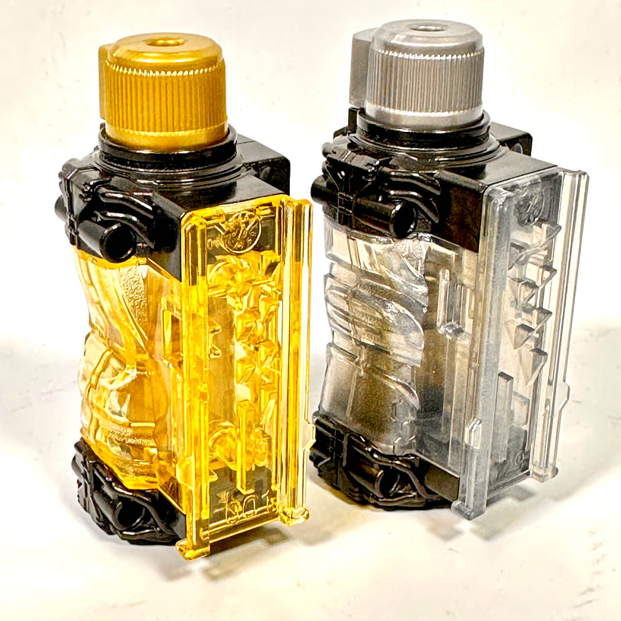 [LOOSE] Kamen Rider Build: DX Gold Rabbit & Silver Dragon Full Bottle Set -"Be The One" Movie Exclusive- | CSTOYS INTERNATIONAL