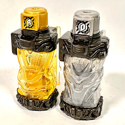 [LOOSE] Kamen Rider Build: DX Gold Rabbit & Silver Dragon Full Bottle Set -"Be The One" Movie Exclusive- | CSTOYS INTERNATIONAL