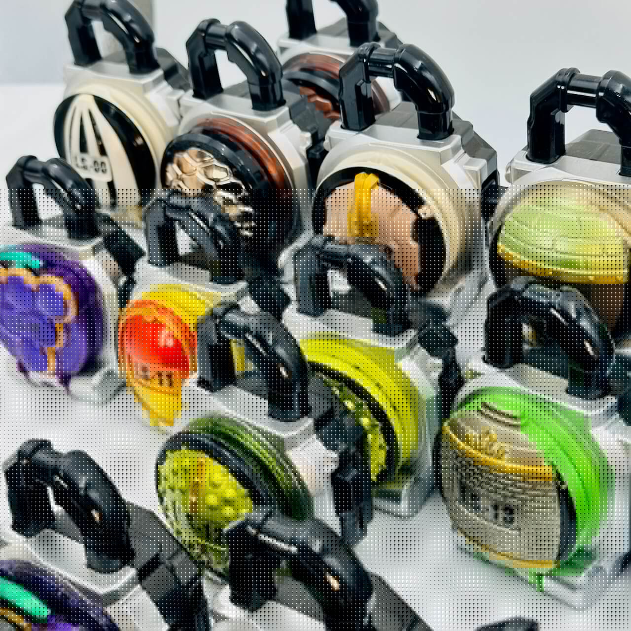 Bandai action figure [LOOSE] Kamen Rider Gaim: 42 GP & SG Random Lockseed Set (Including Metallic Ver.)
