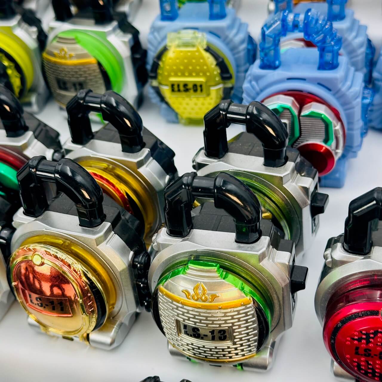 Bandai action figure [LOOSE] Kamen Rider Gaim: 42 GP & SG Random Lockseed Set (Including Metallic Ver.)