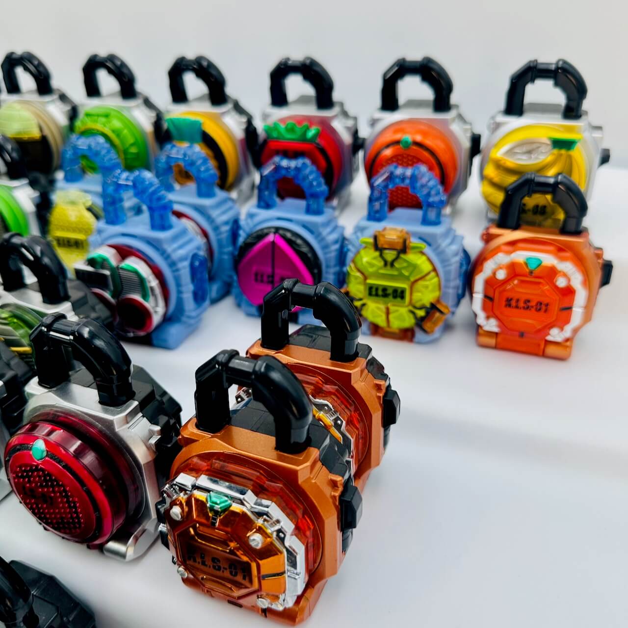 Bandai action figure [LOOSE] Kamen Rider Gaim: 42 GP & SG Random Lockseed Set (Including Metallic Ver.)