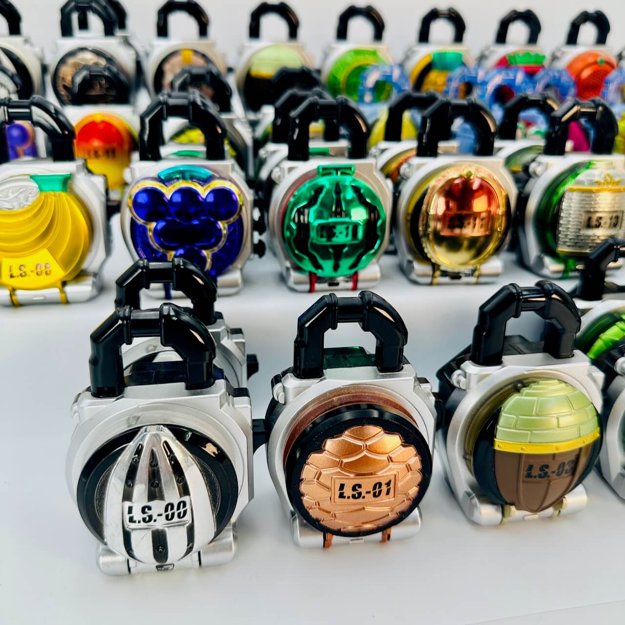 Bandai action figure [LOOSE] Kamen Rider Gaim: 42 GP & SG Random Lockseed Set (Including Metallic Ver.)