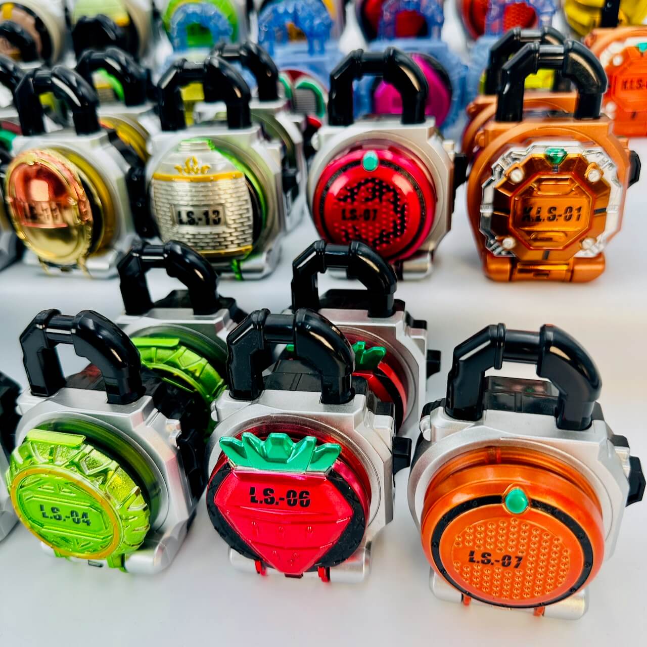 Bandai action figure [LOOSE] Kamen Rider Gaim: 42 GP & SG Random Lockseed Set (Including Metallic Ver.)