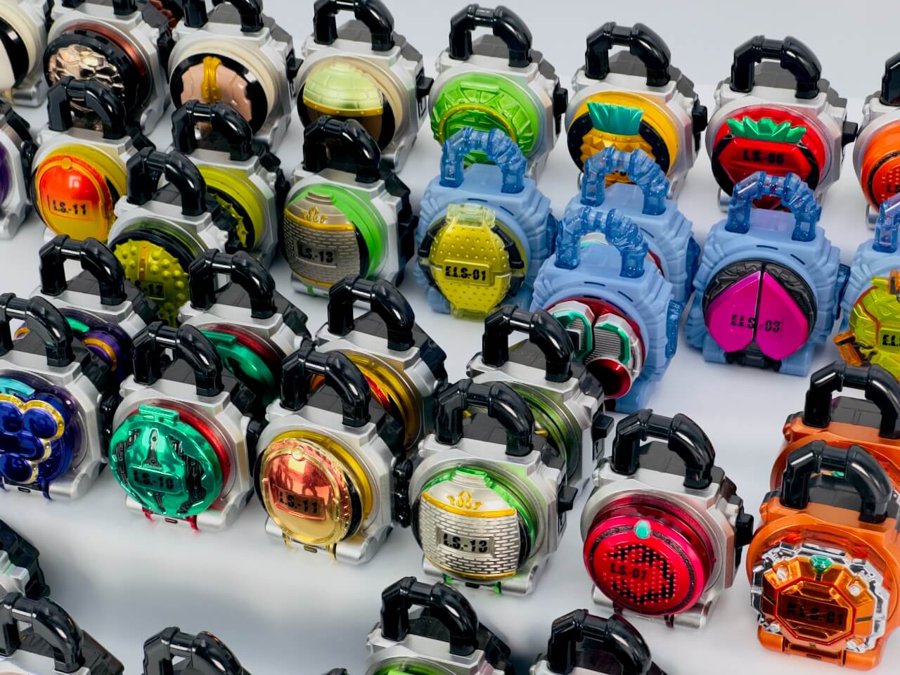 Bandai action figure [LOOSE] Kamen Rider Gaim: 42 GP & SG Random Lockseed Set (Including Metallic Ver.)
