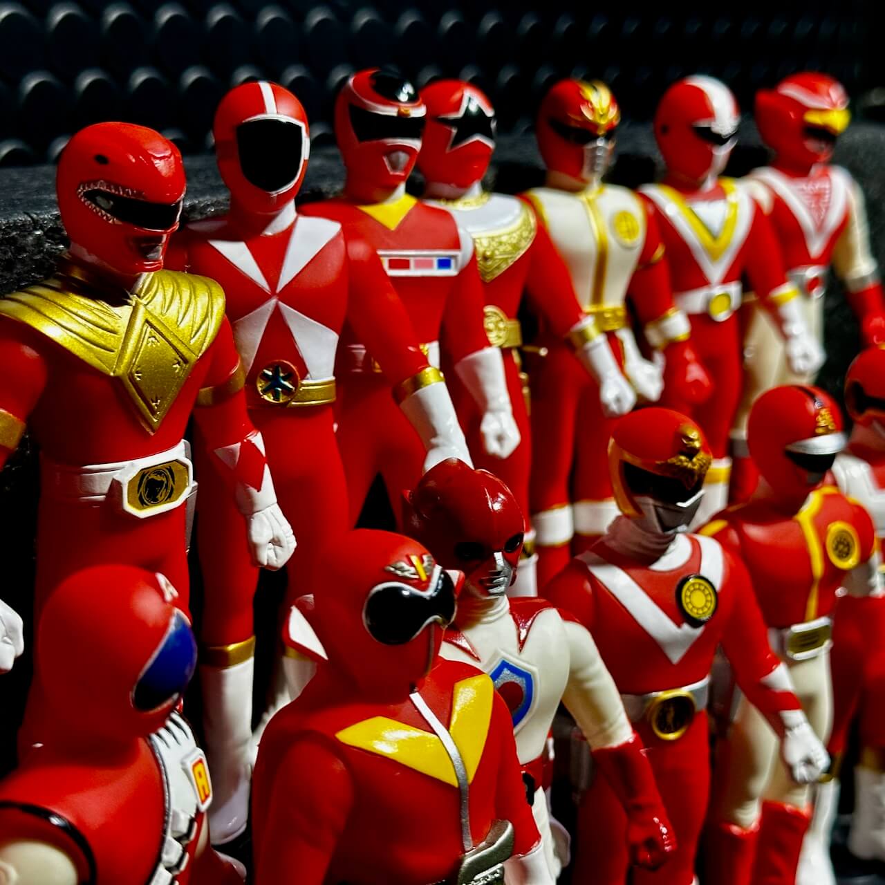 Bandai vinyl figure [LOOSE] Super Sentai Series 25th Anniversary Red Ranger SET of 24 (Missing Gao Red Soft Vinyl Figure) )