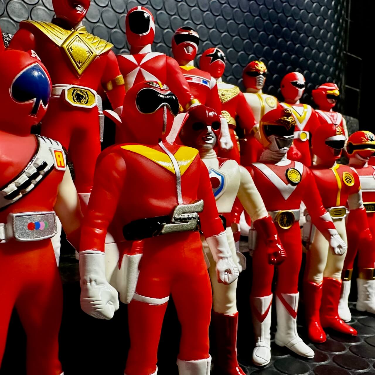 Bandai vinyl figure [LOOSE] Super Sentai Series 25th Anniversary Red Ranger SET of 24 (Missing Gao Red Soft Vinyl Figure) )