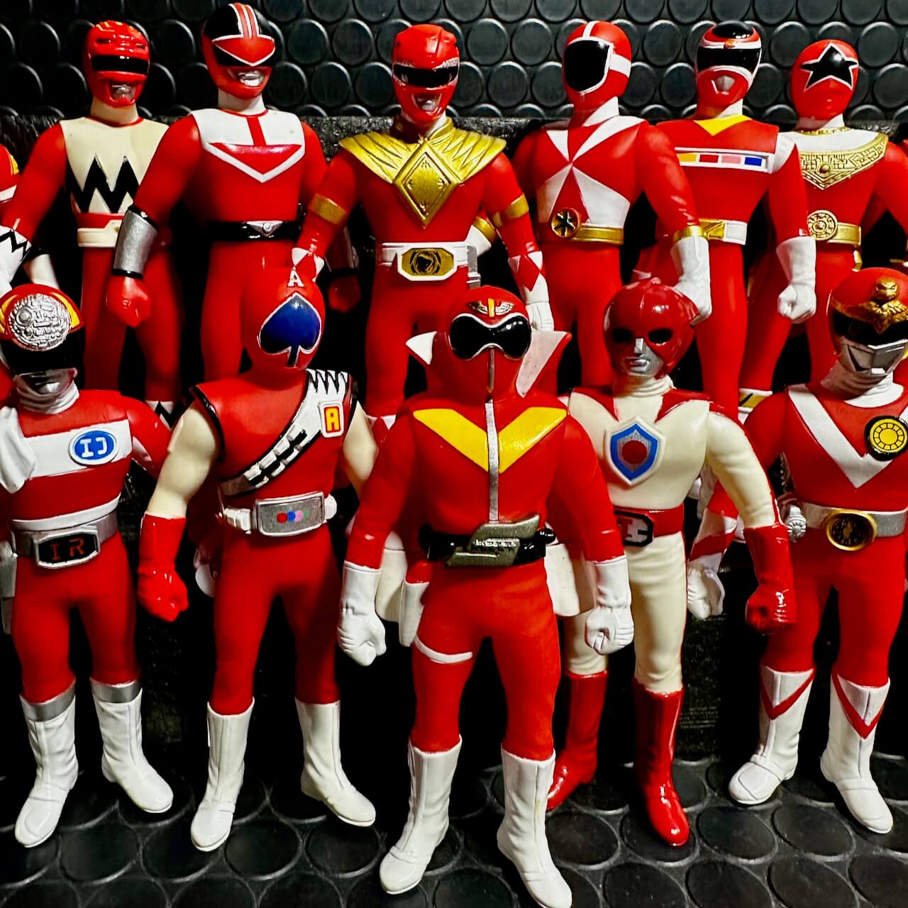 Bandai vinyl figure [LOOSE] Super Sentai Series 25th Anniversary Red Ranger SET of 24 (Missing Gao Red Soft Vinyl Figure) )