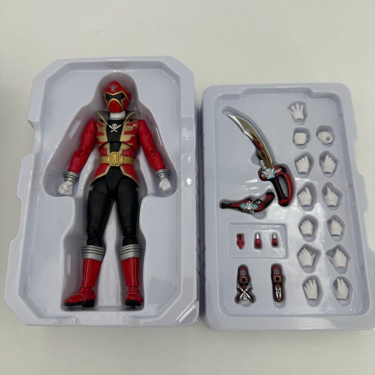 CSTOYS International action figure [BOXED] Kaizoku Sentai Gokaiger: S.H.Figuarts (Shinkocchou Seihou) Gokai Red