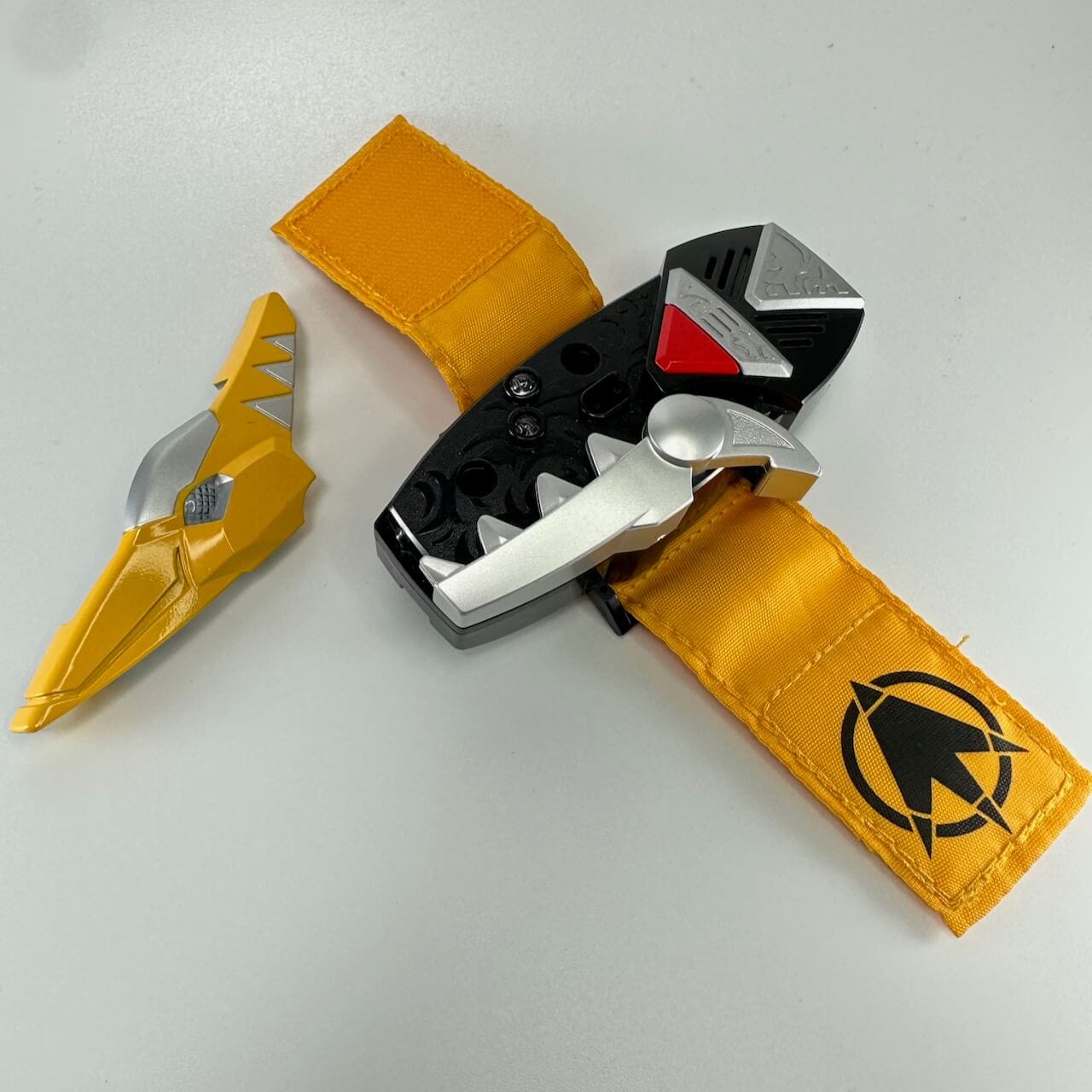 CSTOYS International toy brace [LOOSE] Bakuryuu Sentai Abaranger: Dino Brace (Missing Two Dino Plates)