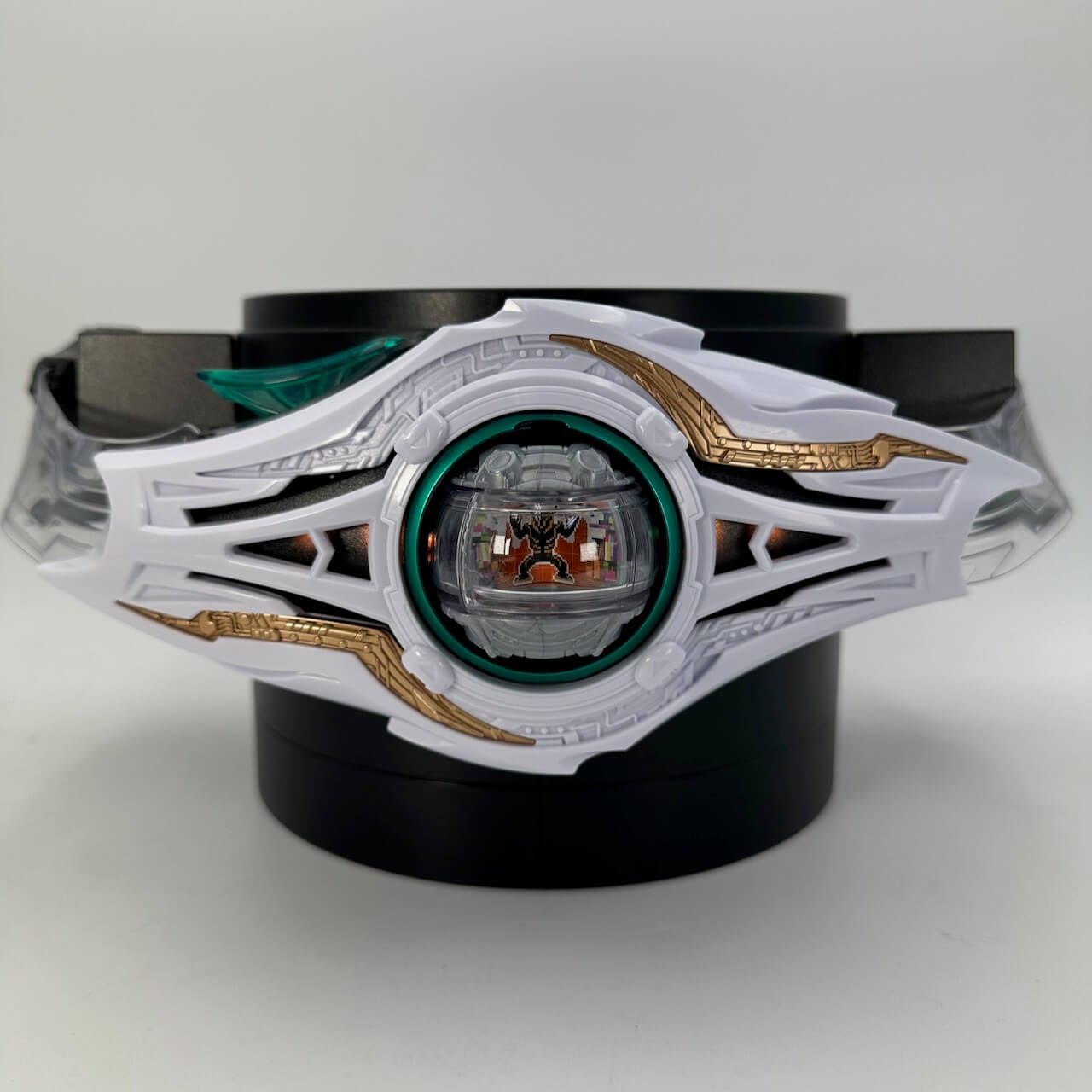 CSTOYS International toy belt [LOOSE] Kamen Rider Zeztz: DX Henshin Belt Zeztz Driver & DX Knight Invoker Buckle Set
