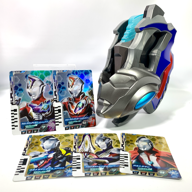 [BOXED] Ultraman Decker: DX Ultra D-Flasher with Three Extra Ultra Dimension Cards | CSTOYS INTERNATIONAL