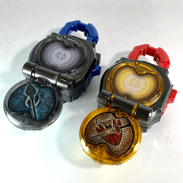 [LOOSE] Kamen Rider Gaim: DX Gold & Silver Apple Lock Seed Kamen Rider Mars & Kamuro Set | CSTOYS INTERNATIONAL