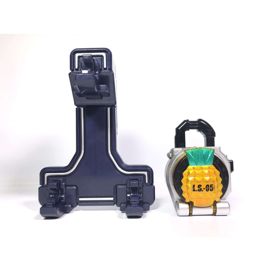 [LOOSE] Kamen Rider Gaim: DX Lock Seed Holder & Pine Lock Seed | CSTOYS INTERNATIONAL