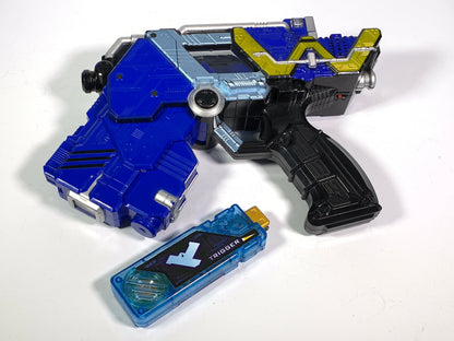 [LOOSE] Kamen Rider W / Double: DX Trigger Magnum with Trigger Memory | CSTOYS INTERNATIONAL