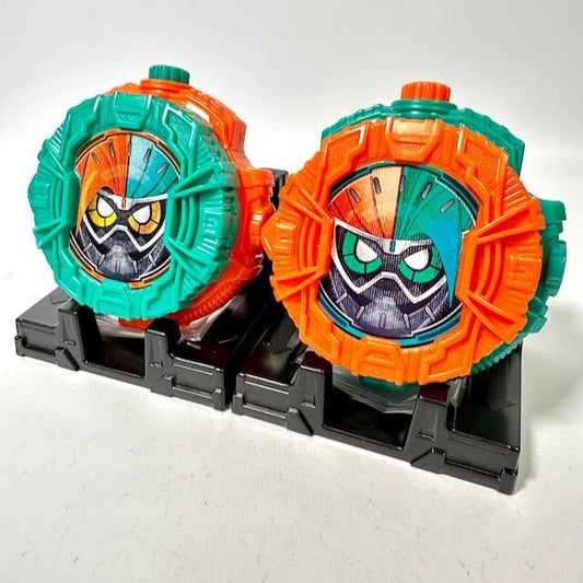 [LOOSE] Kamen Rider Zi-O: GP Ride Watch PB Ex-Aid Double Action Gamer XXL & XXR Ride Watch Set -Kira Kira Plated Ver.- with Exclusive Display Stands | CSTOYS INTERNATIONAL